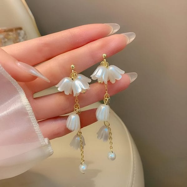 Shein Elegant Pearl And Flower Drop Earrings - Belladoux
