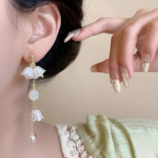 Shein Elegant Pearl And Flower Drop Earrings - Belladoux